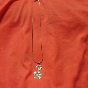 925 Sterling Silver Elegant Silver Flower Pendant Necklace 19 Inch Chain.